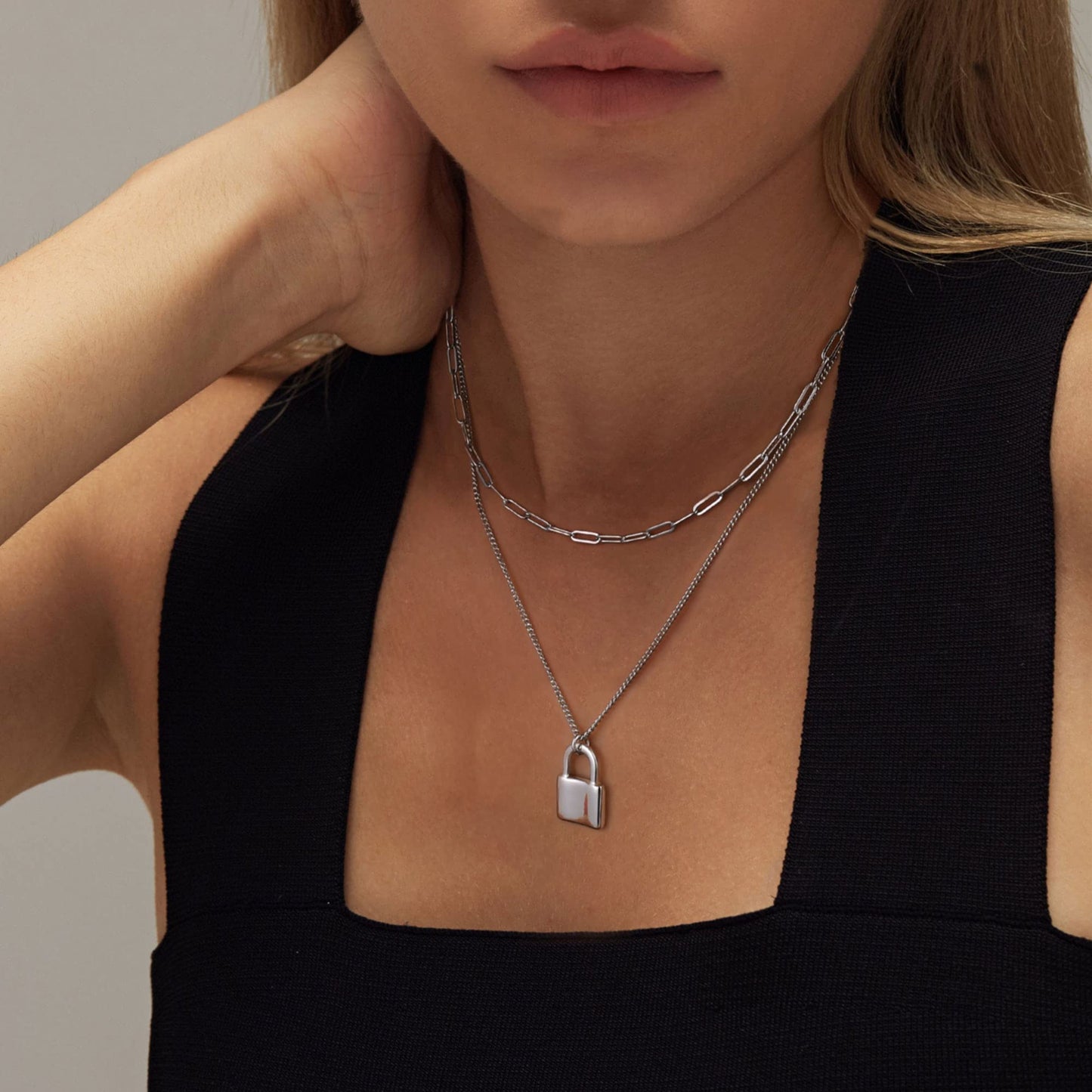 Turandoss Dainty Layered Choker Necklace, Handmade Y Pendant Necklace Multilayer Bar Disc Necklace Adjustable Layering Choker Necklaces for Women