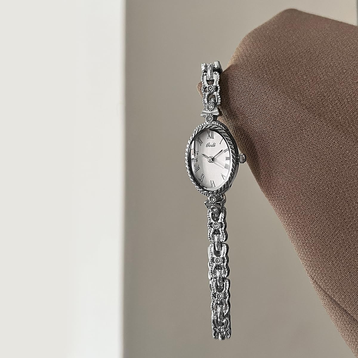 Gosasa Small Gold Watches for Women Vintage Dainty Oval Roman Numeral Dial Analog Slim Bracelet Alloy Band Water Resistant Dress Wrist Watch Elegant Gift