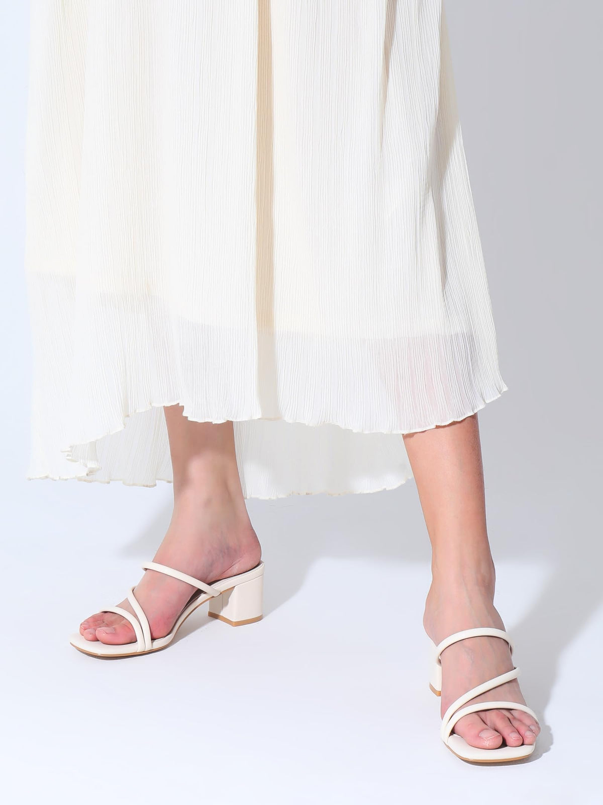 Shoe'N Tale Strappy Heels for Women Low Chunky Block Heel Heeled Sandals Square Open Toe Slip On Slides Mules(7,Gold)Shoe'N Tale Strappy Heels for Women Low Chunky Block Heel Heeled Sandals Square…