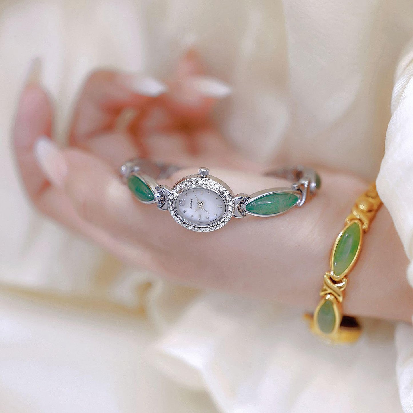 LOREO Elegant Women’s Gold Bracelet Watch Vintage Oval Dial, Waterproof Quartz Movement, Small Face Dress Watch for Ladies