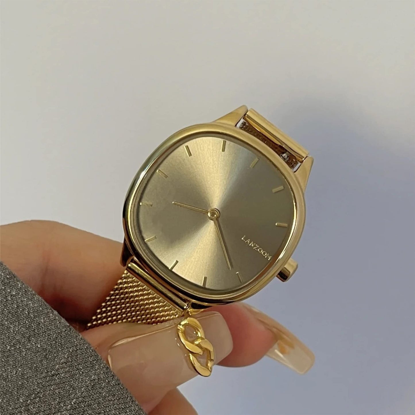 LANZOOM Retro Women's Quartz Watch - Stainless Steel case,Gold Filled, Ideal Gift for Holidays and Special Occasions.