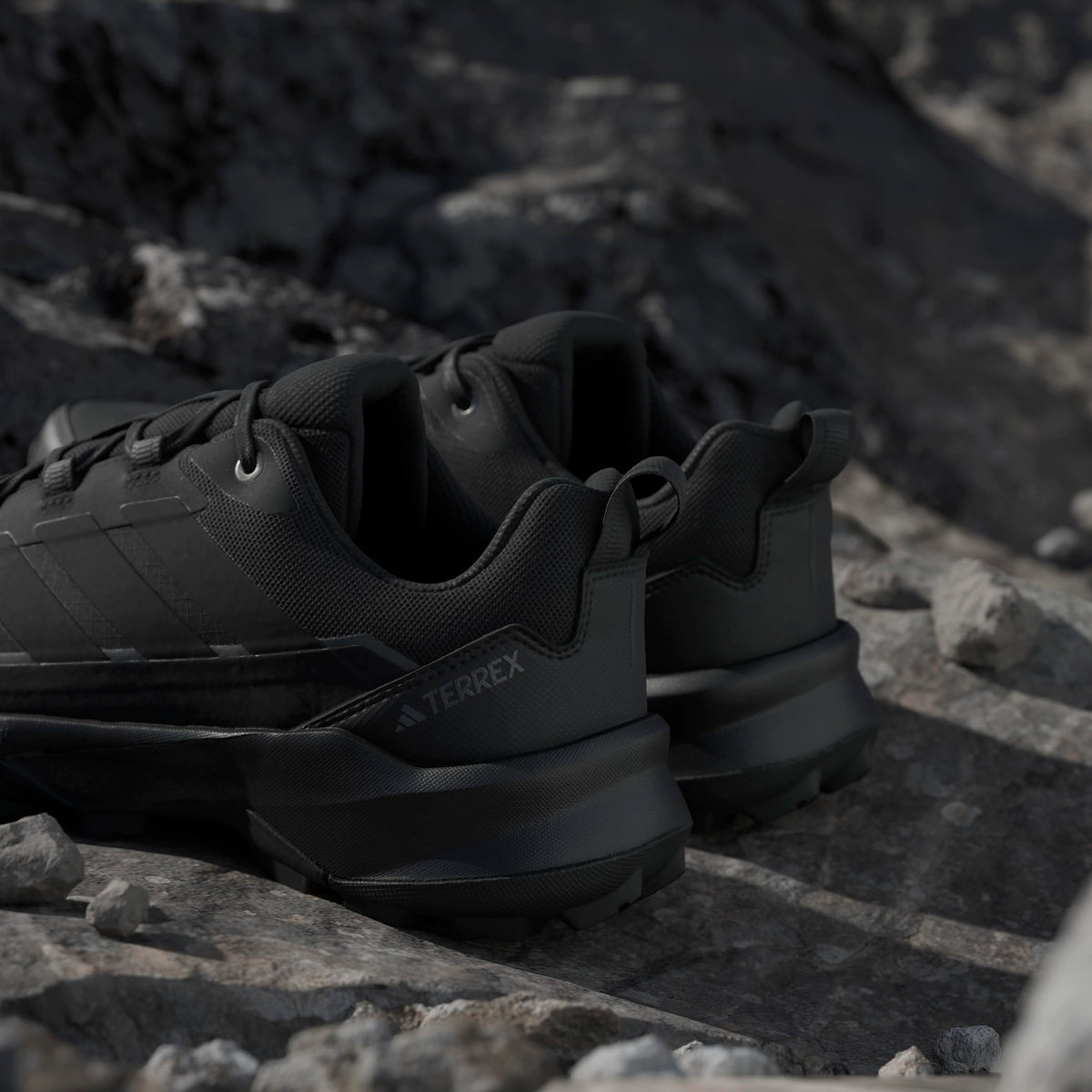 adidas Men's Terrex Skychaser AX5 Gore-TEX Hiking, Black/Black/Carbon, 12.5adidas Men's Terrex Skychaser AX5 Gore-TEX Hiking, Black/Black/Carbon, 12.5