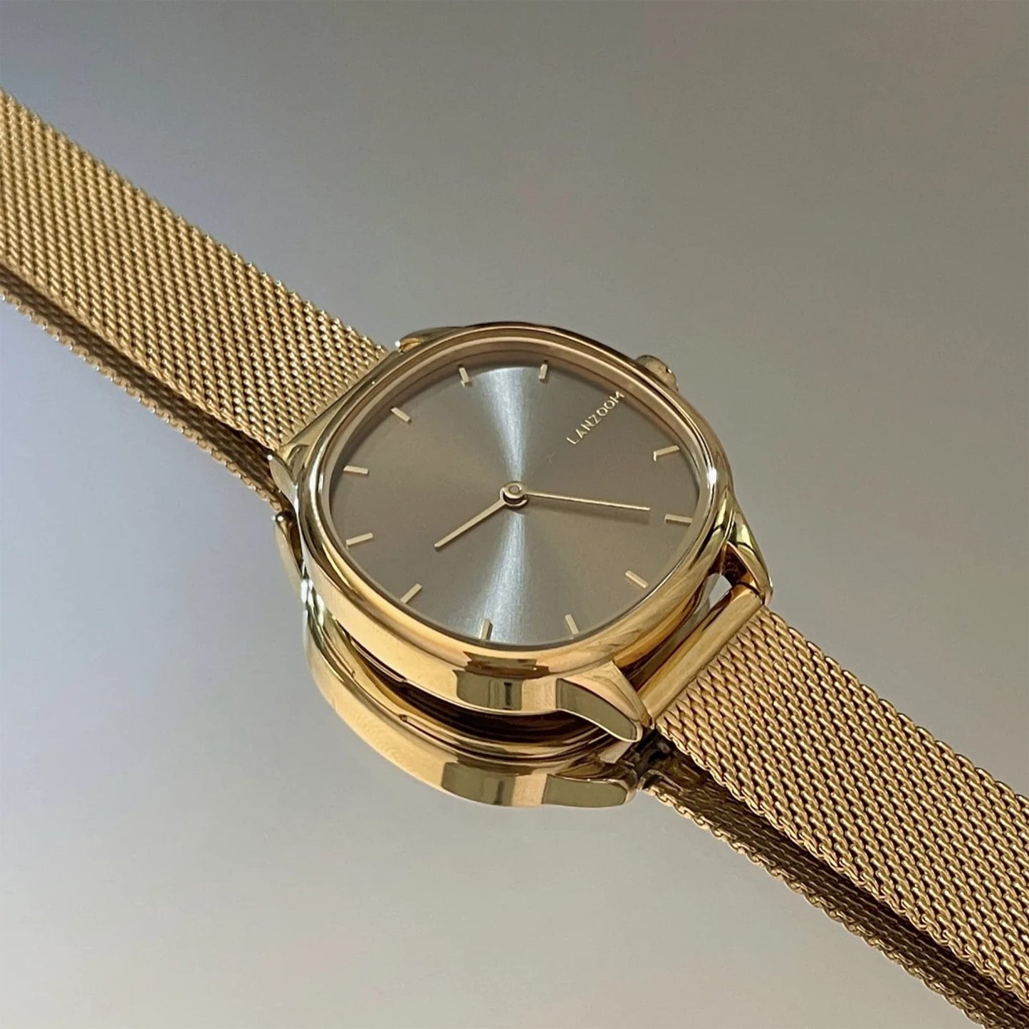 LANZOOM Retro Women's Quartz Watch - Stainless Steel case,Gold Filled, Ideal Gift for Holidays and Special Occasions.