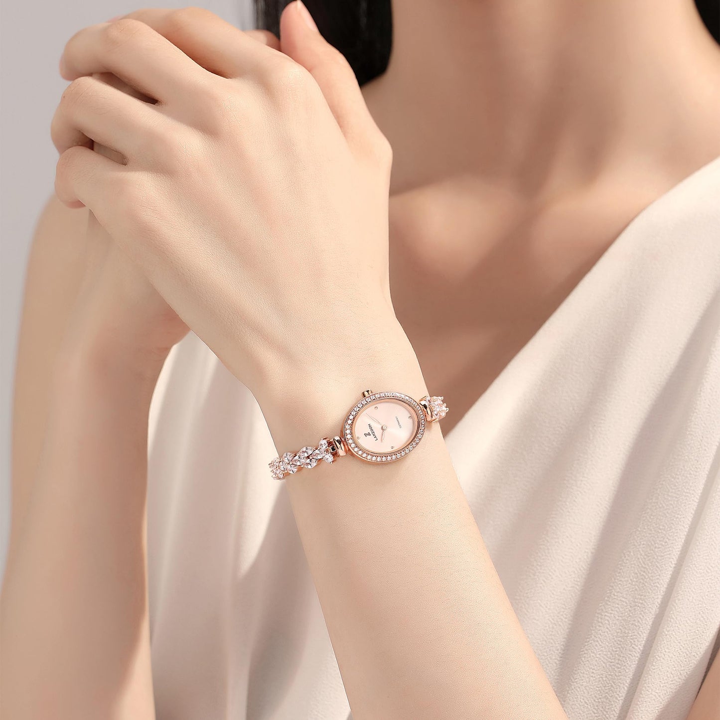 LANZOOM Retro Women's Quartz Watch - Stainless Steel case,Gold Filled, Ideal Gift for Holidays and Special Occasions.