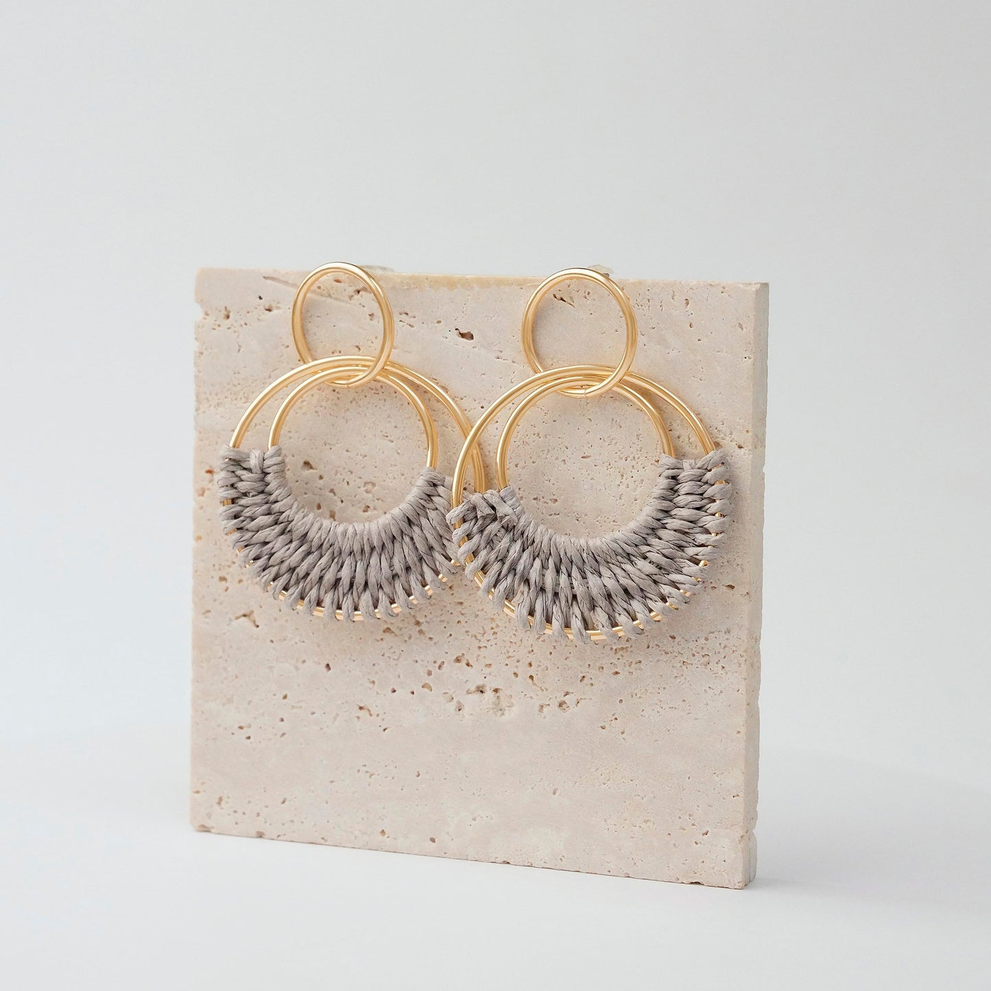 Raffia Hoop Earrings for Women Fun Boho Summer Beach Earrings Lightweight Handmade Straw Wicker Rattan Dangle Earrings Statement Geometric Round Drop Earrings