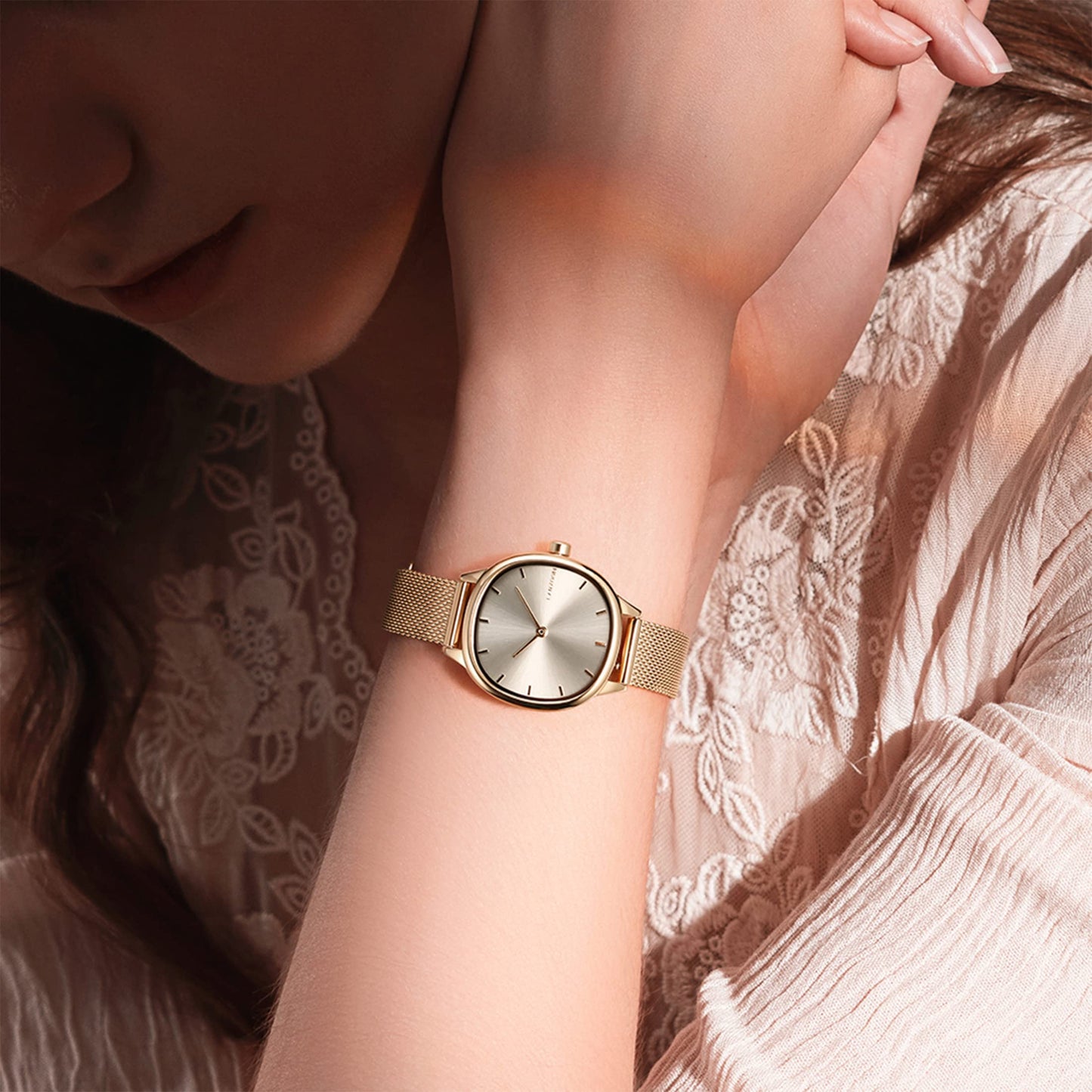 LANZOOM Retro Women's Quartz Watch - Stainless Steel case,Gold Filled, Ideal Gift for Holidays and Special Occasions.