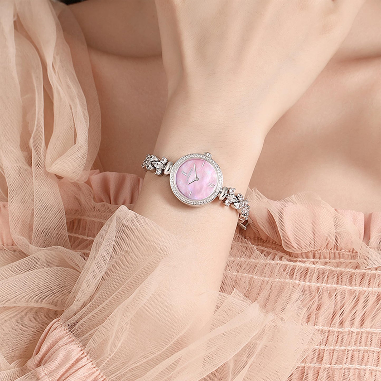 LANZOOM Retro Women's Quartz Watch - Stainless Steel case,Gold Filled, Ideal Gift for Holidays and Special Occasions.