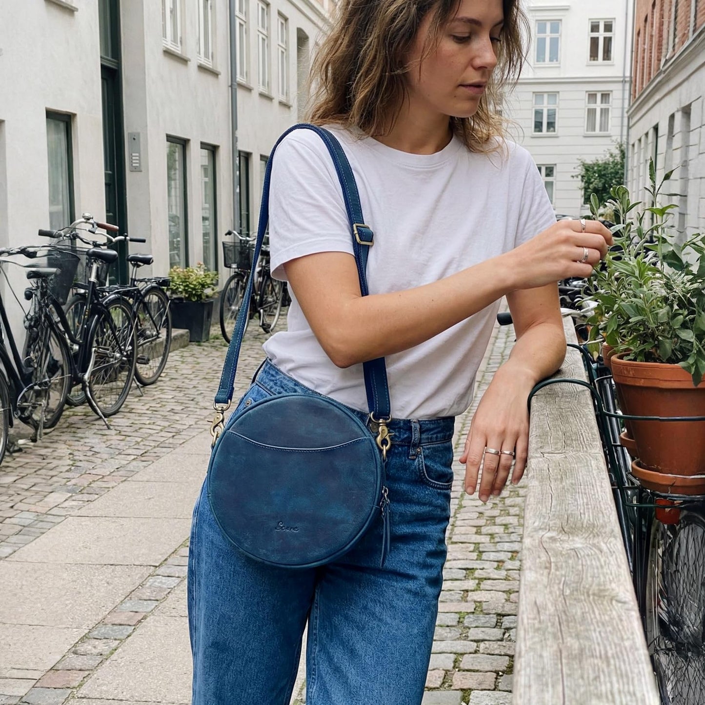 S-ZONE Leather Crossbody Bags for Women Circle Shoulder Round Purse Travel | Top Grain Leather, Keychain, Designer Handbag, Vintage, Multi Pockets, Detachable Strap, Eveyday Outing