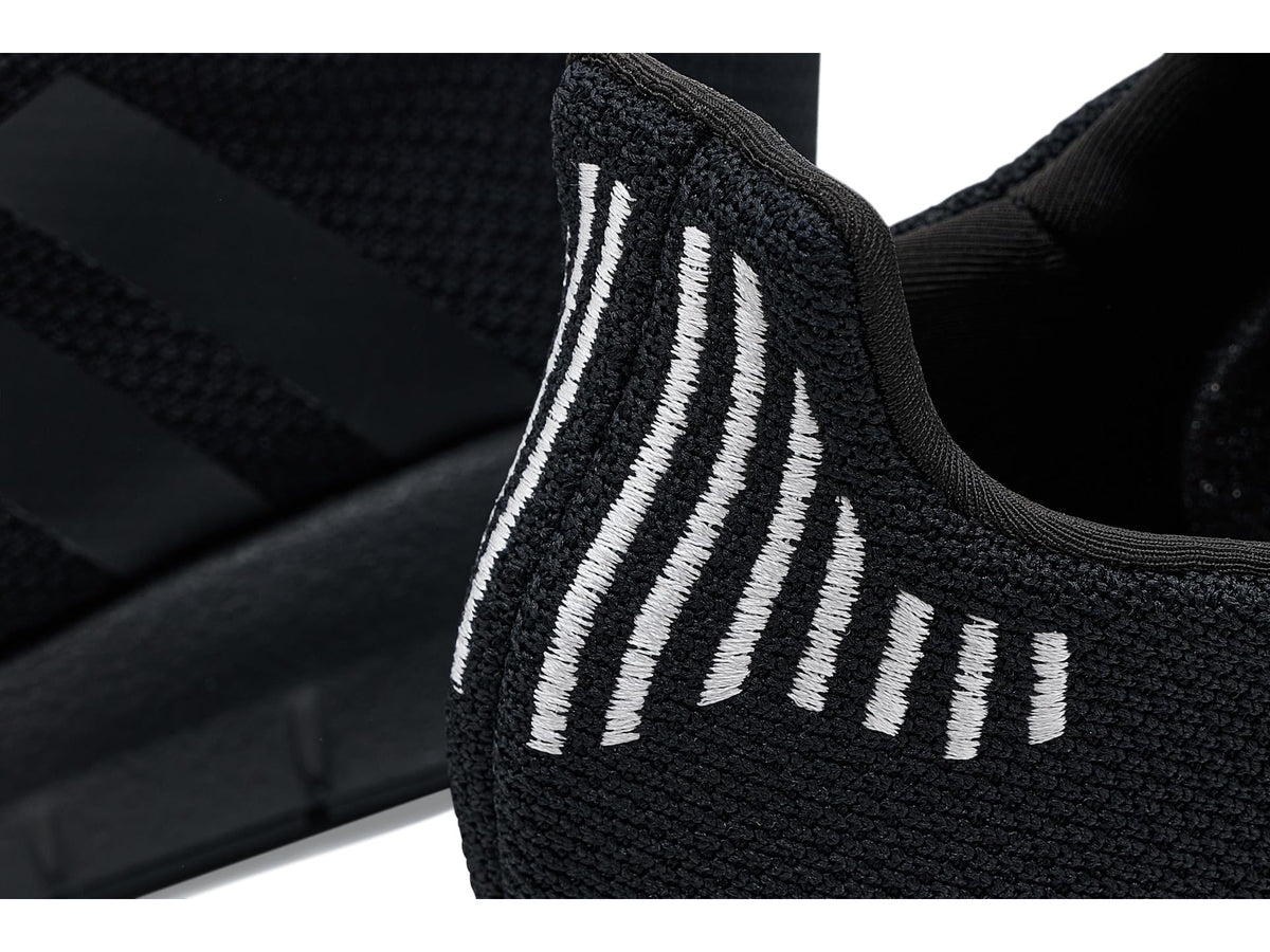 adidas Womens Swift Run Core Black/Core Black/Wonder Quart z 9adidas Womens Swift Run Core Black/Core Black/Wonder Quartz 9