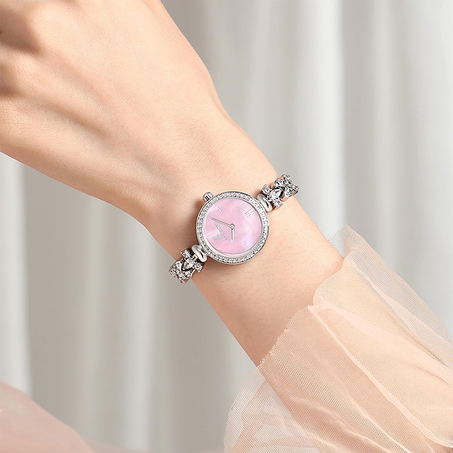 LANZOOM Retro Women's Quartz Watch - Stainless Steel case,Gold Filled, Ideal Gift for Holidays and Special Occasions.