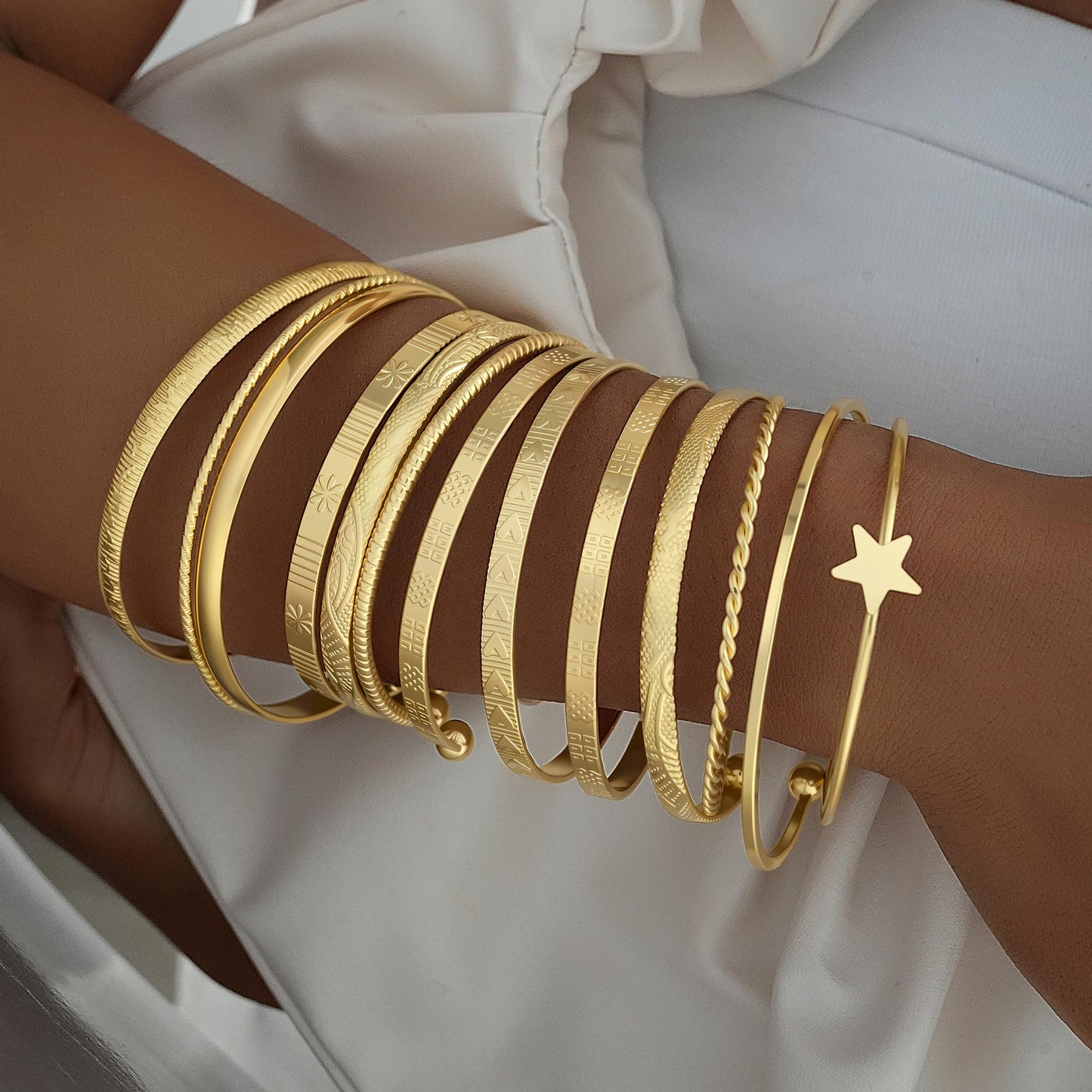 FAXHION Gold Bangle Bracelets for Women, 14 Pcs Multi Layer Stackable Bangle Set, 14K Gold Plated Textured Chunky Bracelets Boho Jewelrys Set
